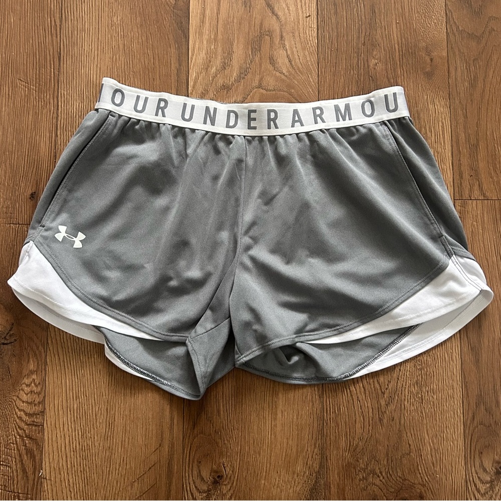 Under Armour Women’s Grey and White Athletic Shorts Size  Medium